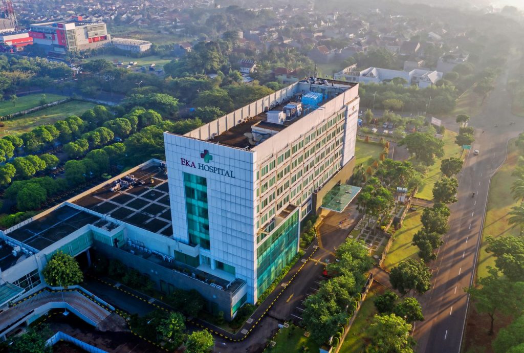 pexels-photo-1770818-1770818 Discover the contemporary architecture of Eka Hospital from an aerial perspective, surrounded by lush greenery in Serpong, Indonesia.